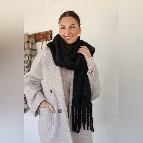 NWT STEVE MADDEN Oversized Black Chunky Scarf - Picture 3 of 13